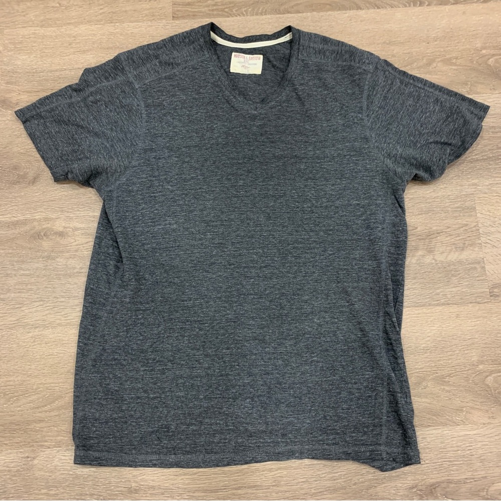 Hudson & Barrow - charcoal grey v-neck tee